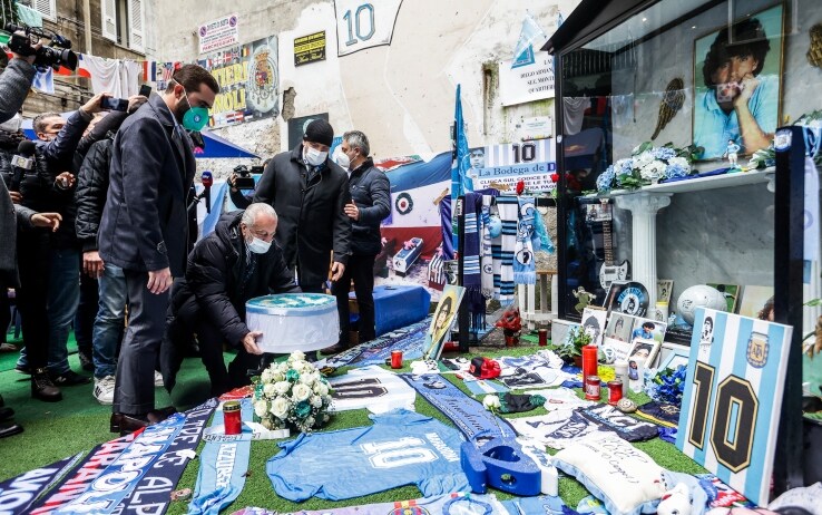 Sky Sport 24: Napoli, De Laurentiis ai Quartieri Spagnoli: "Maradona è eterno, mito indimenticabile"